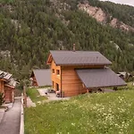 Σαλέ Comfort, Authenticity And Mountain Views *